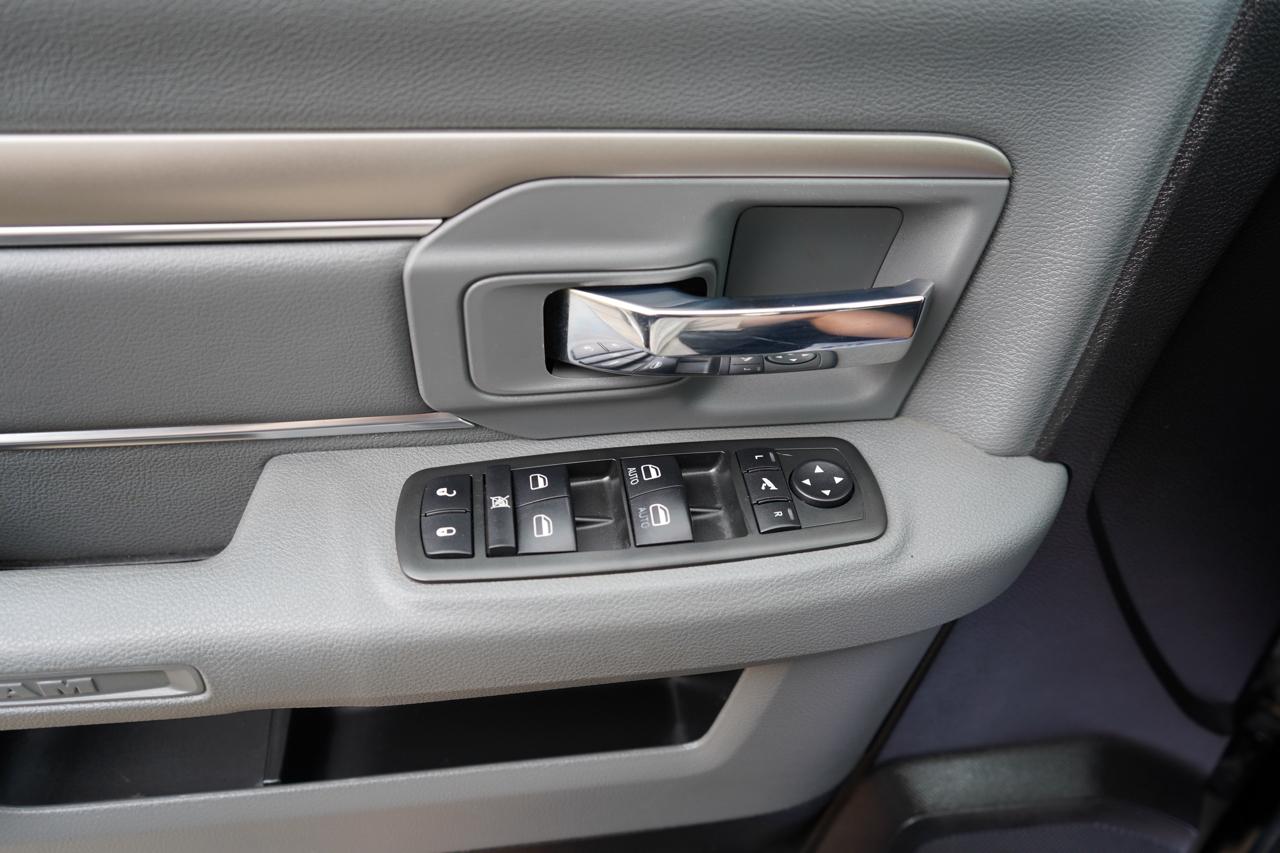 RAM 1500 4WD Quad Cab 140.5" Big Horn 2014