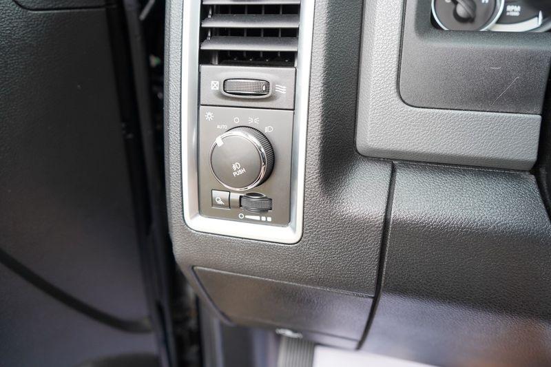 RAM 1500 4WD Quad Cab 140.5" Big Horn 2014