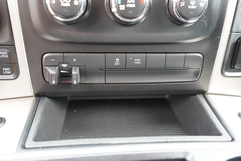 RAM 1500 4WD Quad Cab 140.5" Big Horn 2014