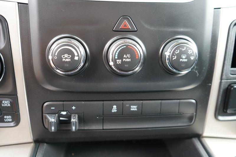RAM 1500 4WD Quad Cab 140.5" Big Horn 2014