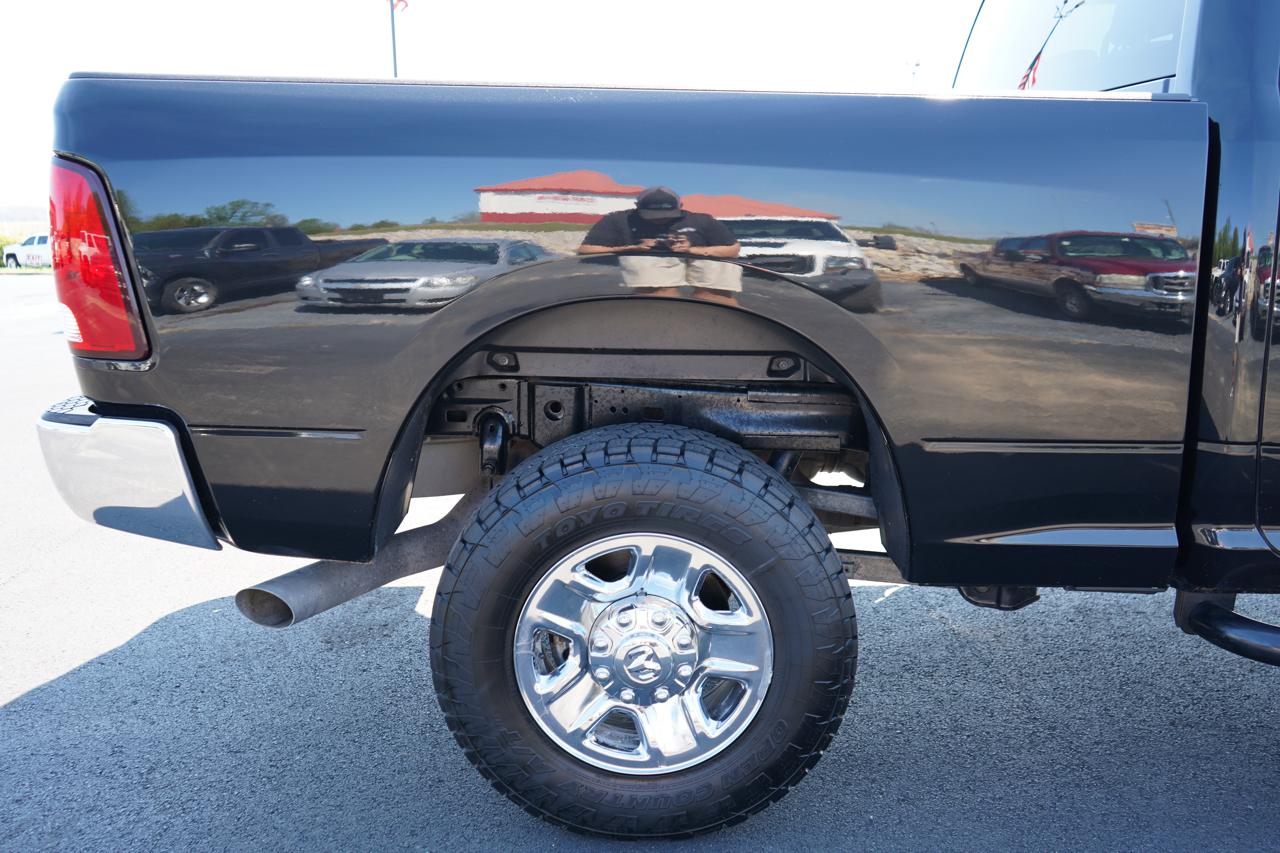 RAM 2500 Tradesman 4x4 Crew Cab 6'4" Box 2017