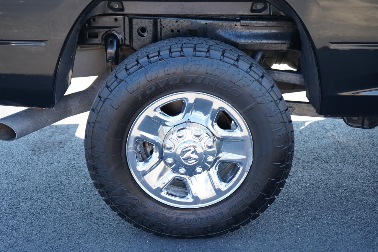 RAM 2500 Tradesman 4x4 Crew Cab 6'4" Box 2017