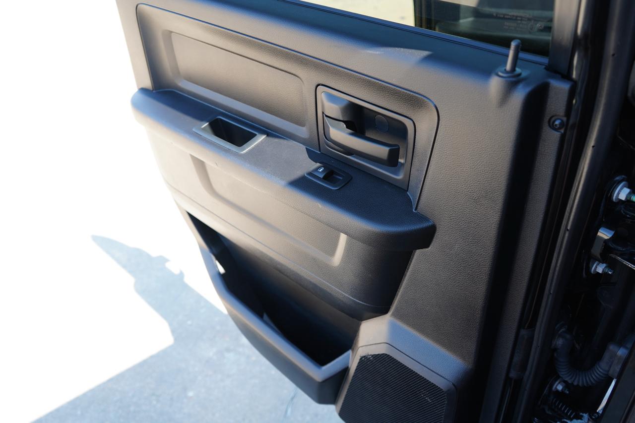 RAM 2500 Tradesman 4x4 Crew Cab 6'4" Box 2017