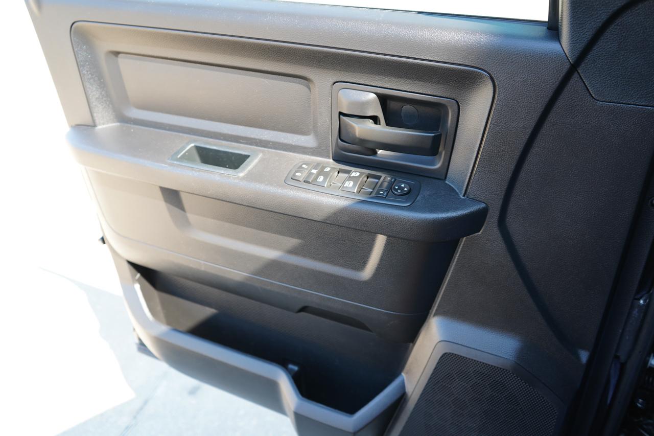 RAM 2500 Tradesman 4x4 Crew Cab 6'4" Box 2017