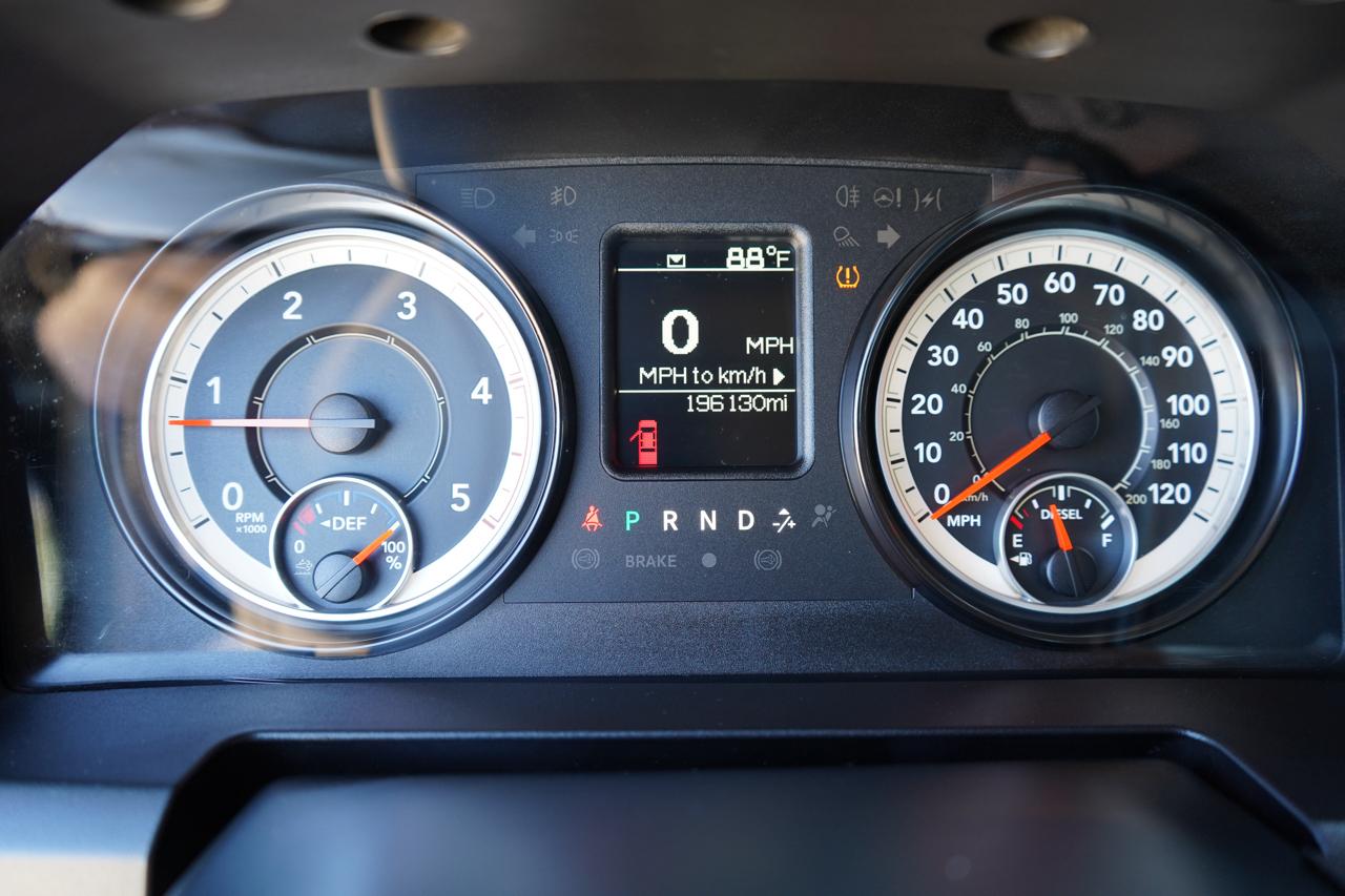 RAM 2500 Tradesman 4x4 Crew Cab 6'4" Box 2017