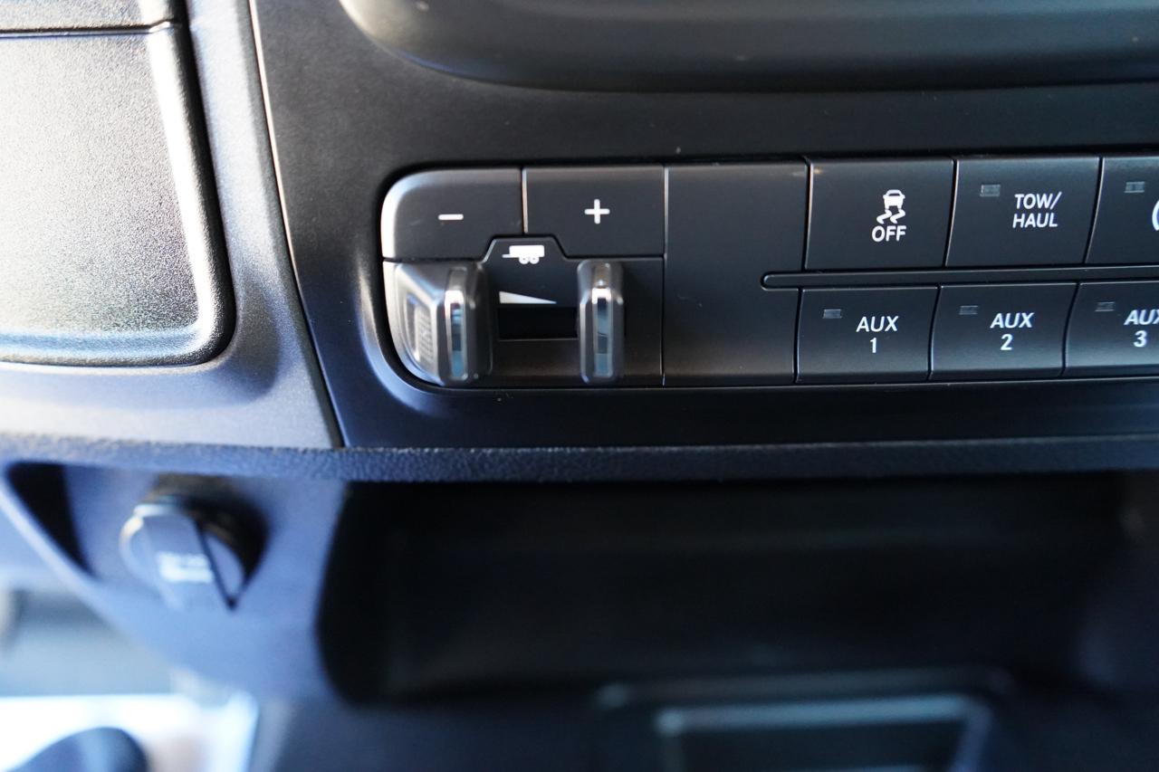 RAM 2500 Tradesman 4x4 Crew Cab 6'4" Box 2017