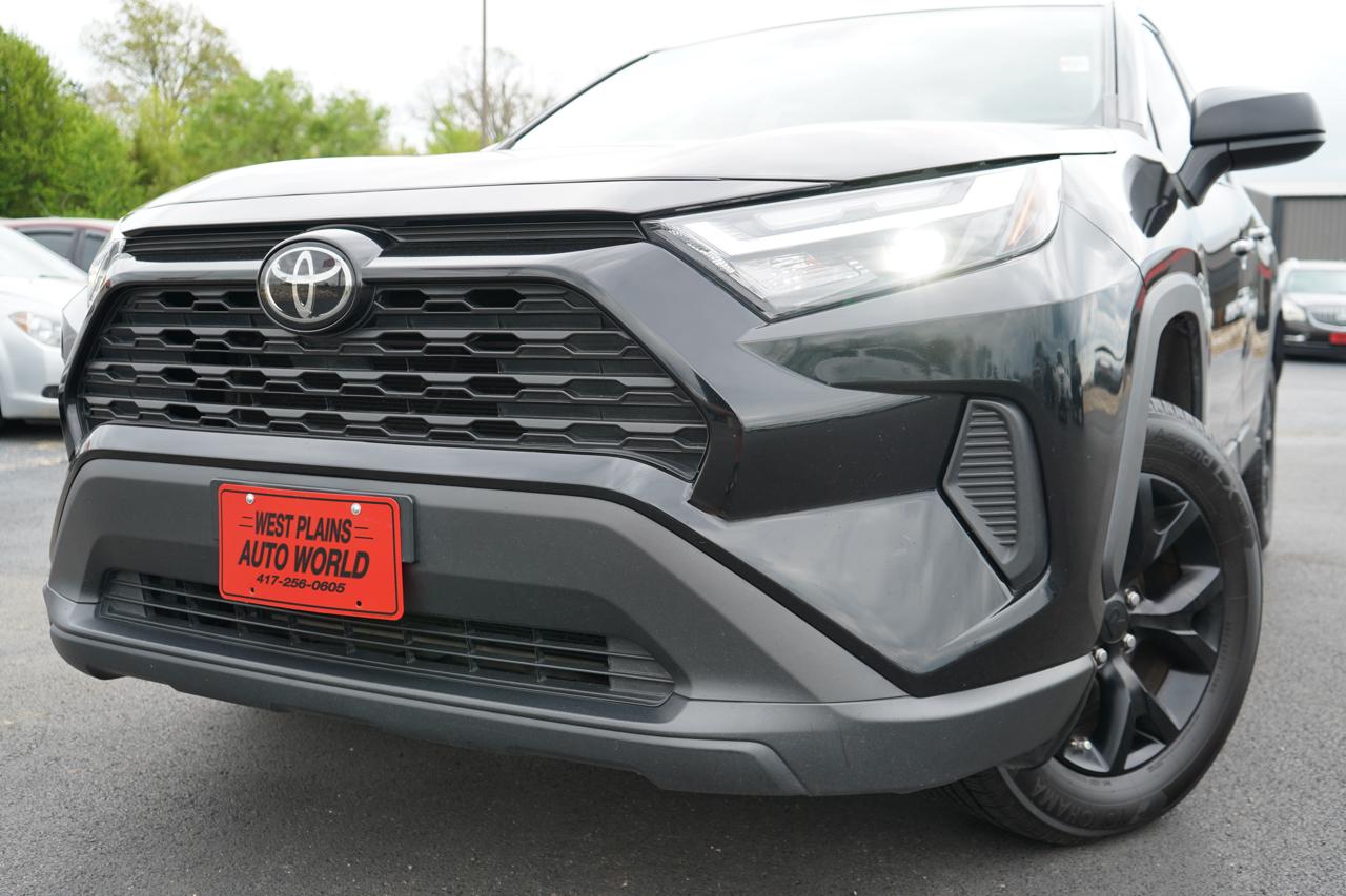 Toyota RAV4 LE FWD (Natl) 2023