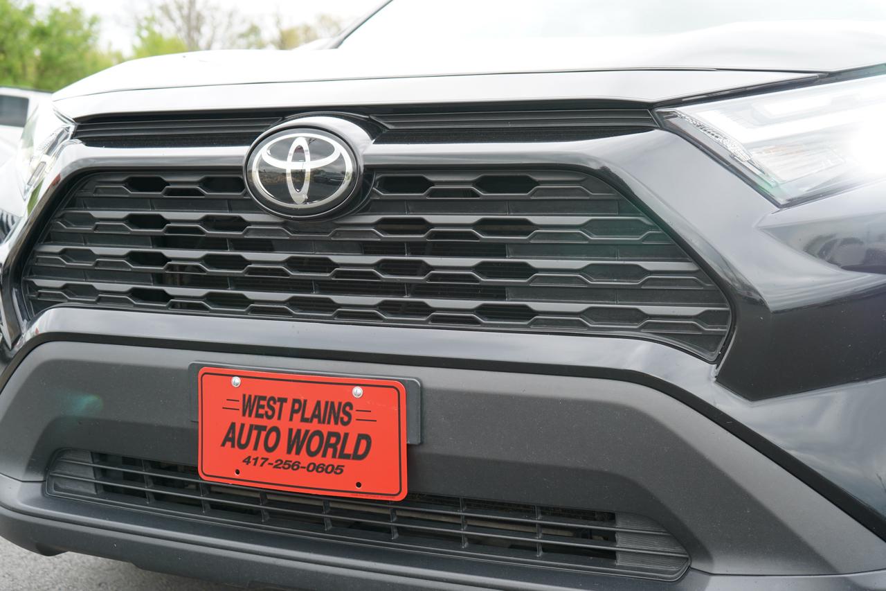 Toyota RAV4 LE FWD (Natl) 2023