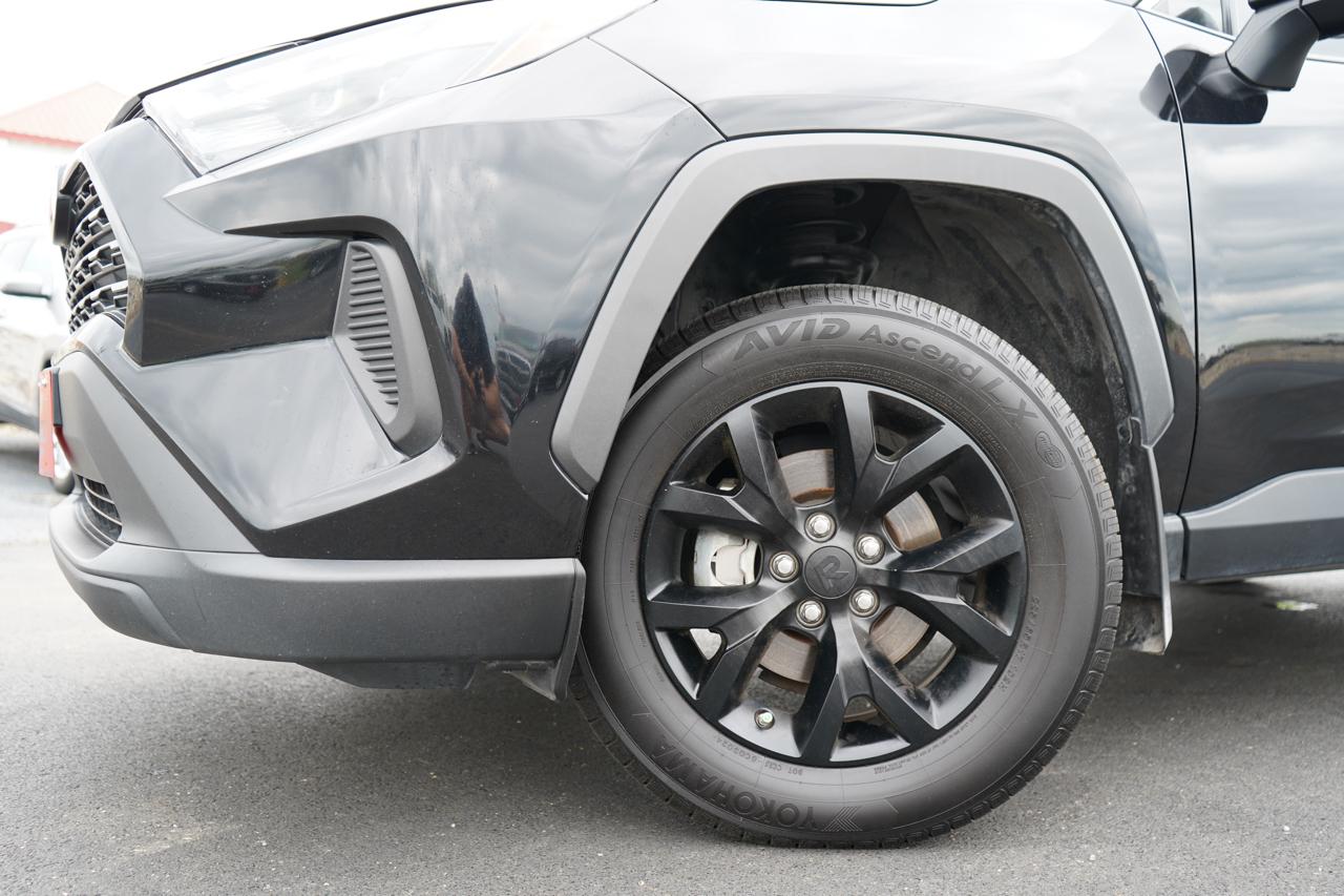 Toyota RAV4 LE FWD (Natl) 2023