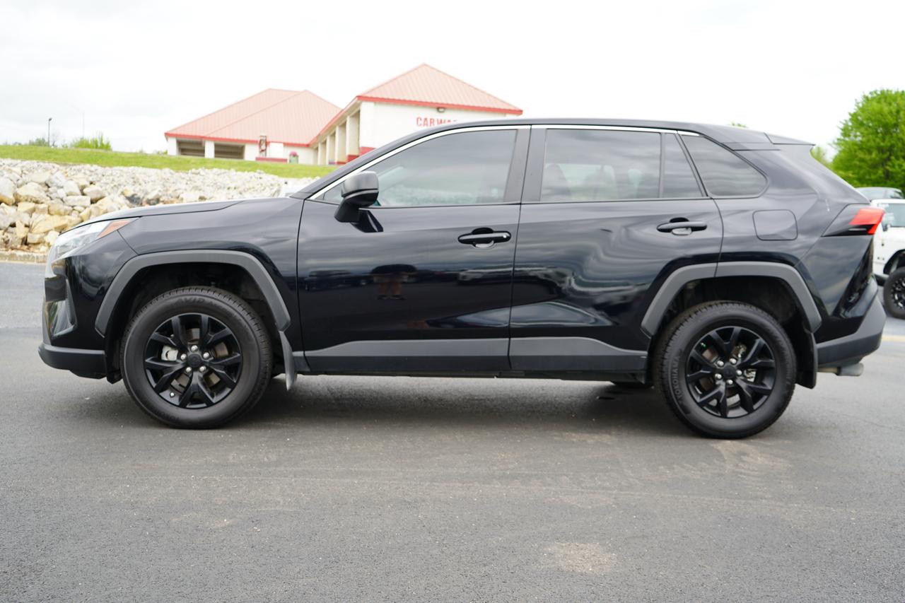 Toyota RAV4 LE FWD (Natl) 2023