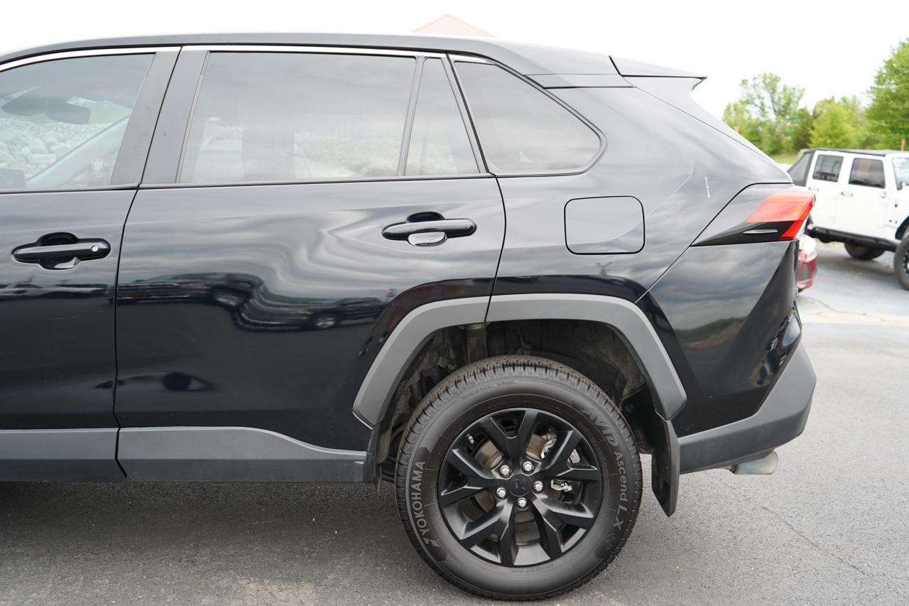 Toyota RAV4 LE FWD (Natl) 2023