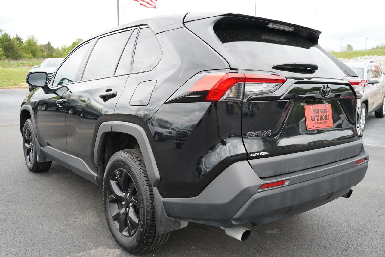 Toyota RAV4 LE FWD (Natl) 2023