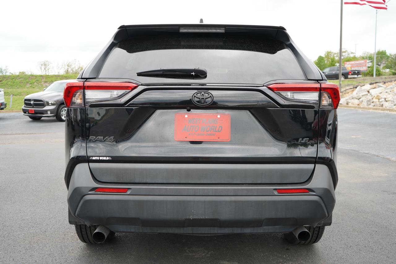 Toyota RAV4 LE FWD (Natl) 2023