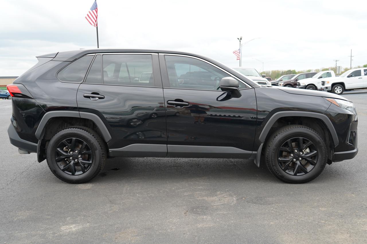 Toyota RAV4 LE FWD (Natl) 2023