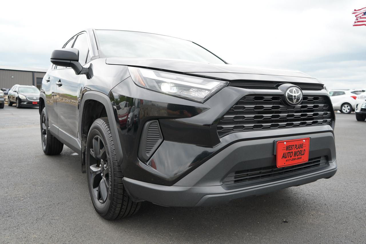 Toyota RAV4 LE FWD (Natl) 2023