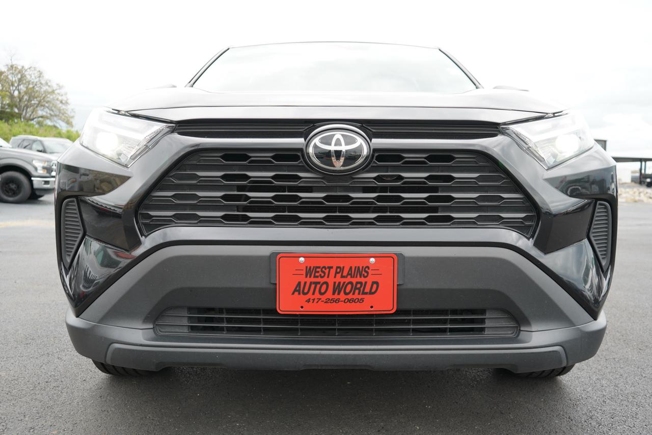 Toyota RAV4 LE FWD (Natl) 2023