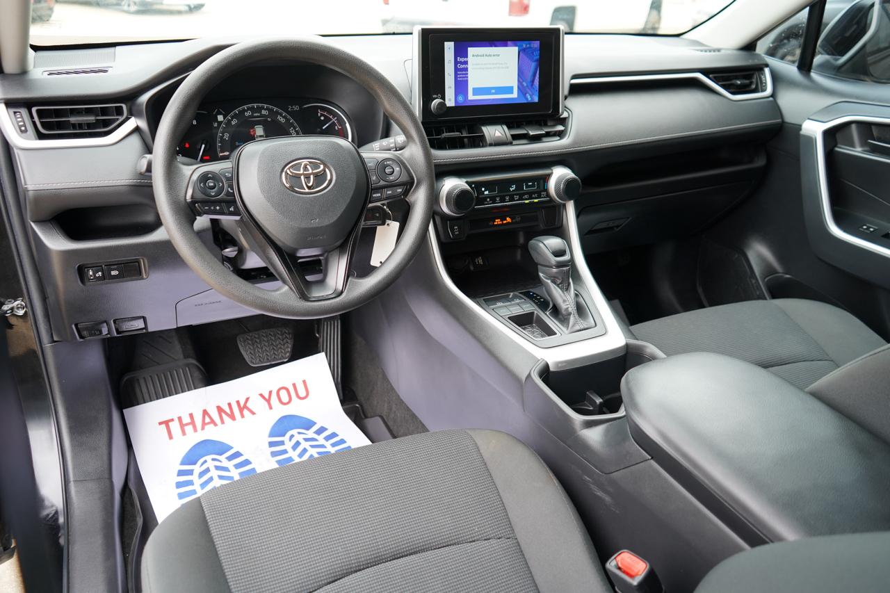 Toyota RAV4 LE FWD (Natl) 2023