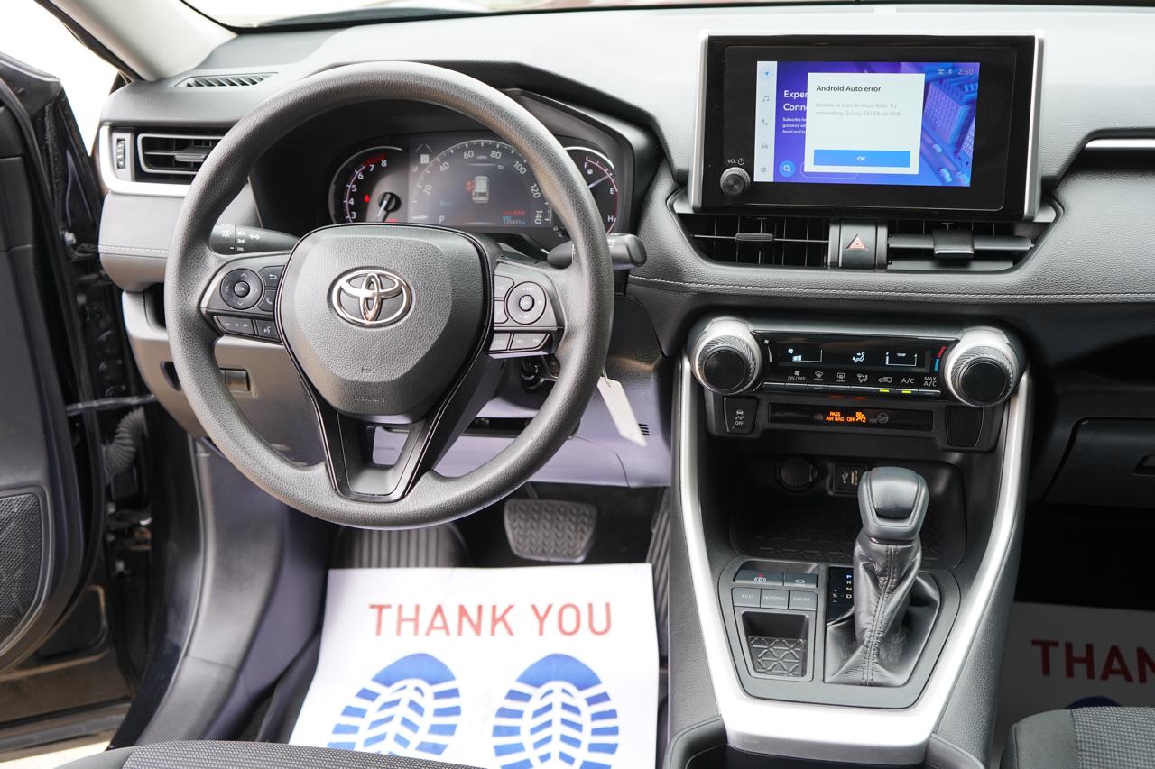 Toyota RAV4 LE FWD (Natl) 2023