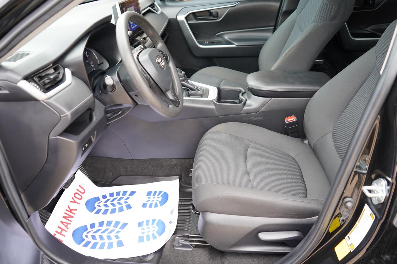 Toyota RAV4 LE FWD (Natl) 2023