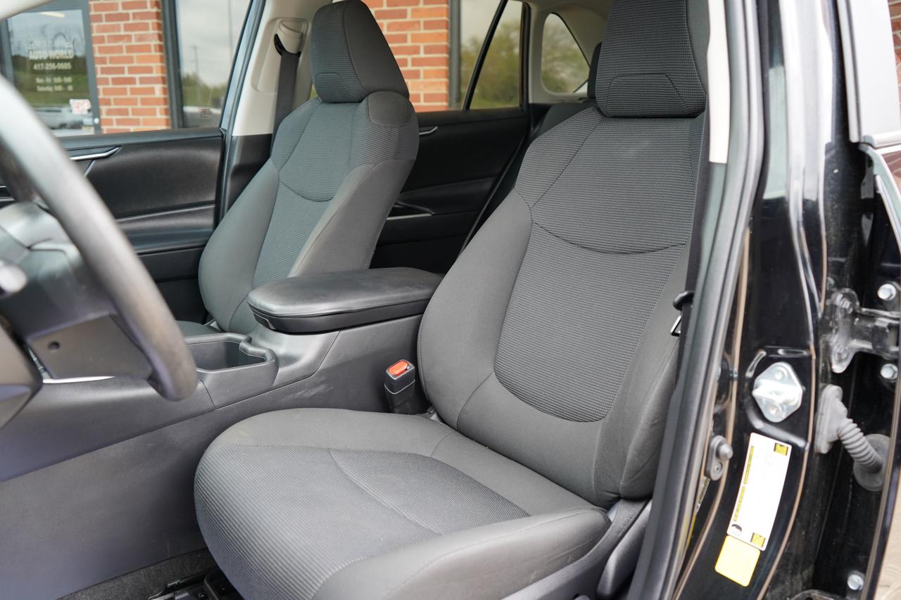 Toyota RAV4 LE FWD (Natl) 2023