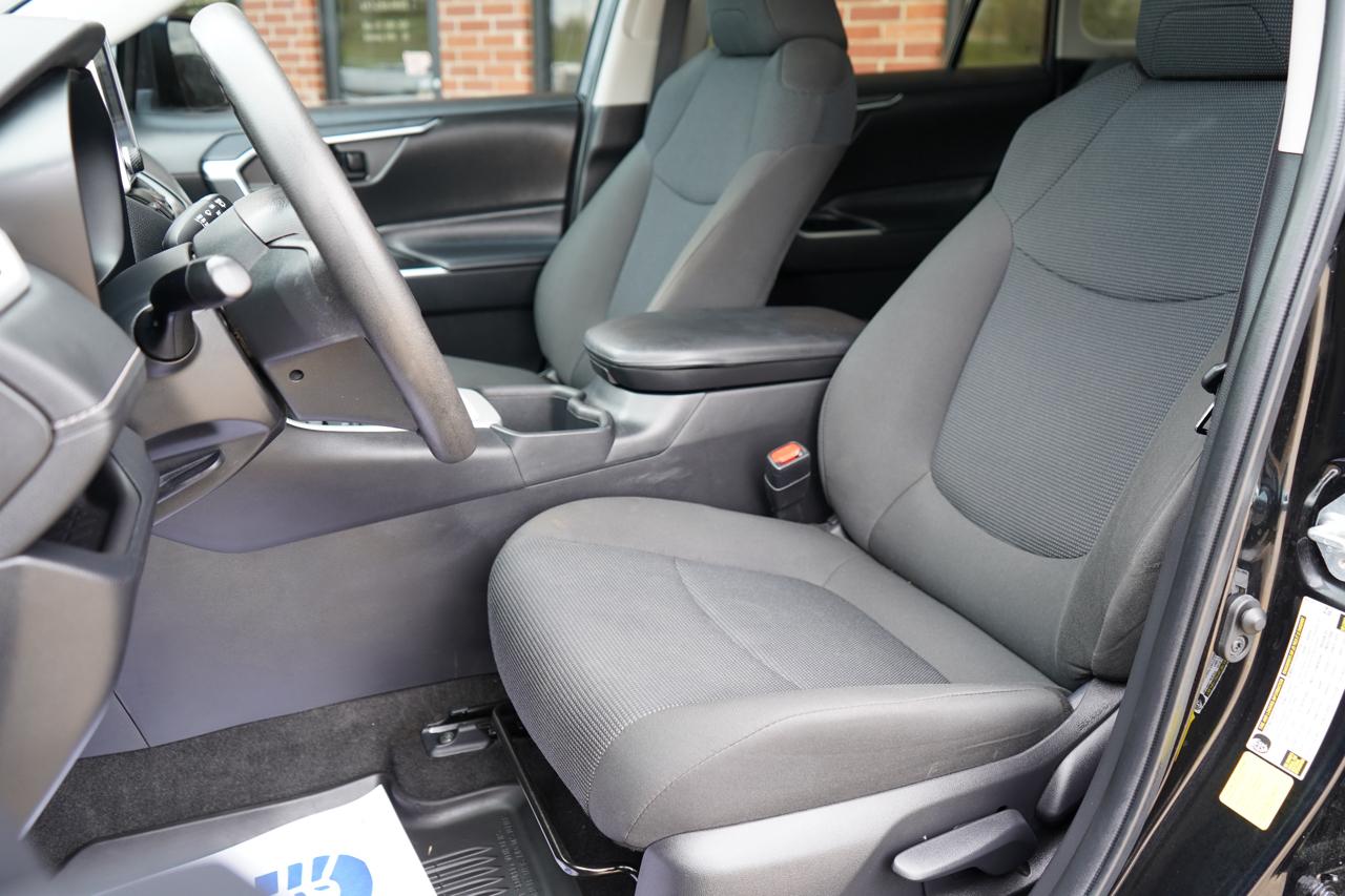 Toyota RAV4 LE FWD (Natl) 2023