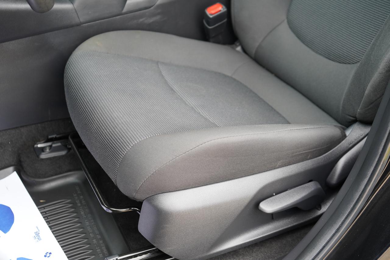 Toyota RAV4 LE FWD (Natl) 2023