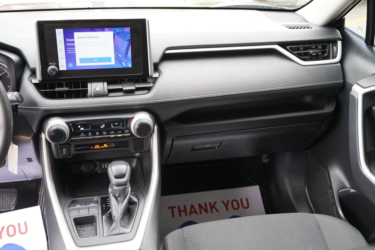 Toyota RAV4 LE FWD (Natl) 2023