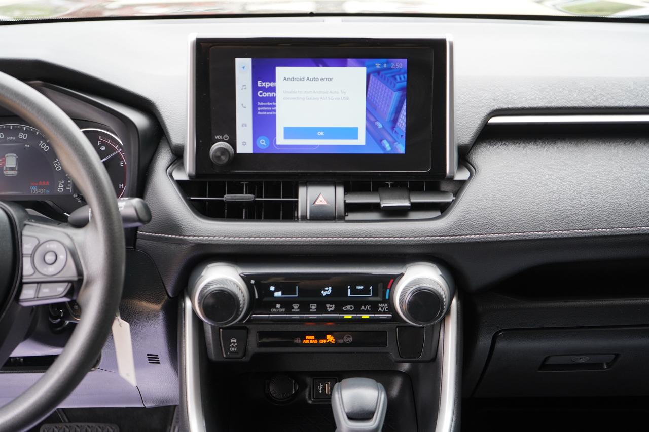 Toyota RAV4 LE FWD (Natl) 2023