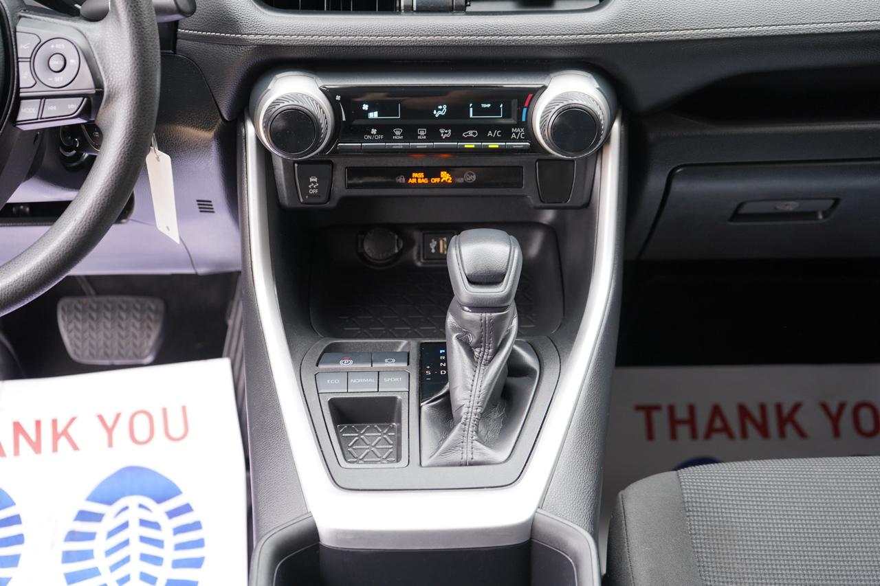 Toyota RAV4 LE FWD (Natl) 2023