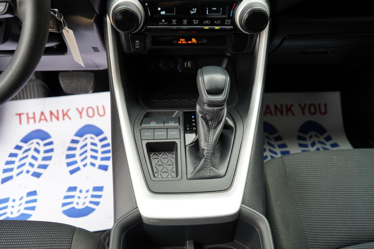 Toyota RAV4 LE FWD (Natl) 2023