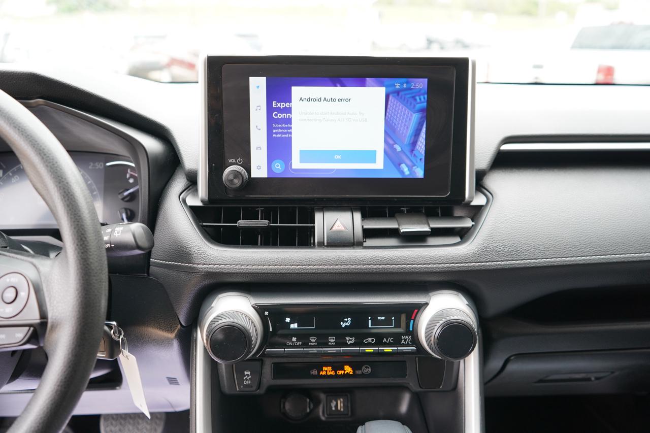 Toyota RAV4 LE FWD (Natl) 2023