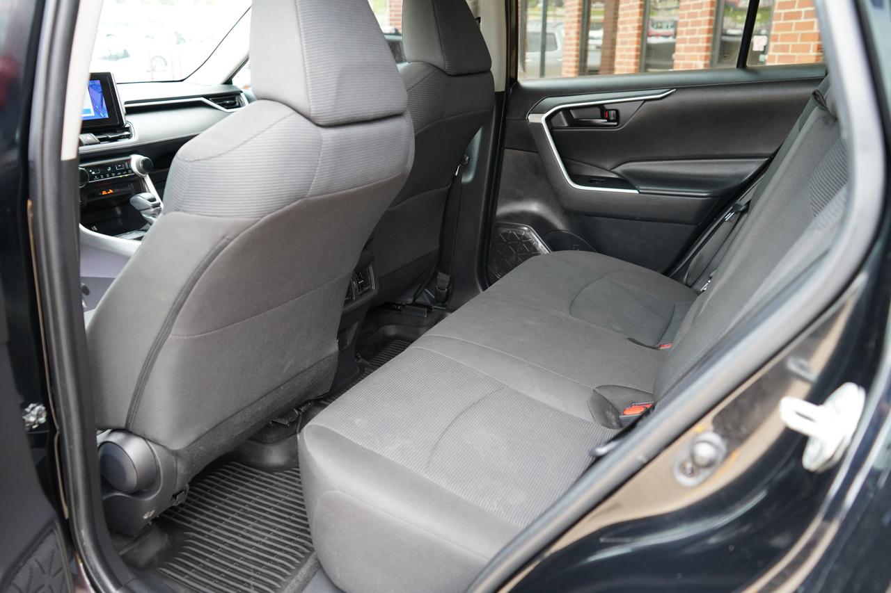 Toyota RAV4 LE FWD (Natl) 2023