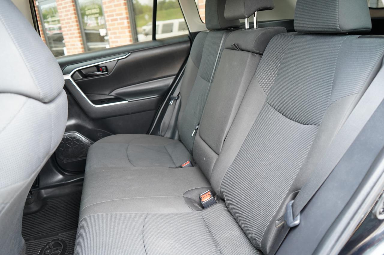 Toyota RAV4 LE FWD (Natl) 2023