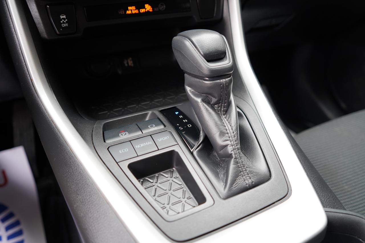 Toyota RAV4 LE FWD (Natl) 2023