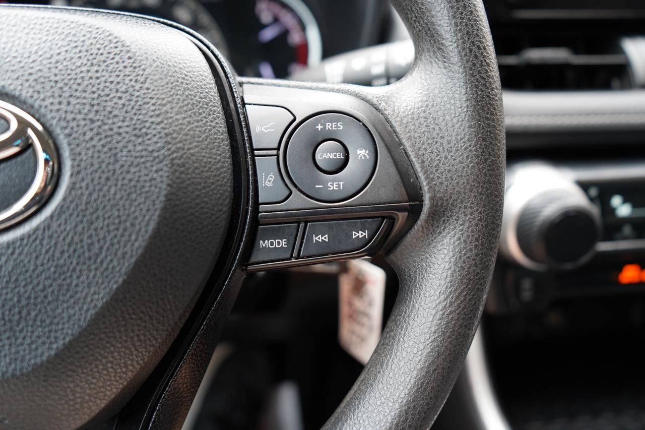 Toyota RAV4 LE FWD (Natl) 2023