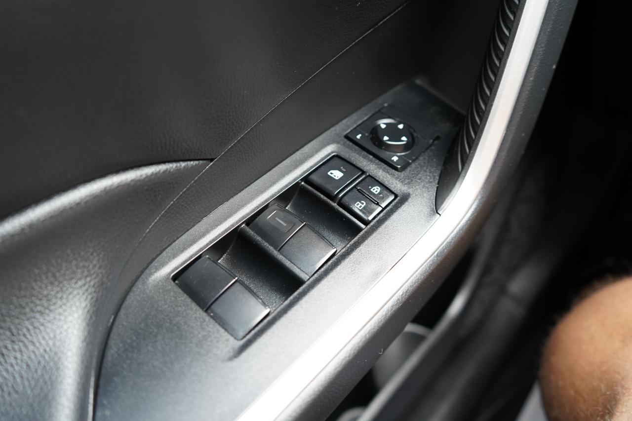 Toyota RAV4 LE FWD (Natl) 2023