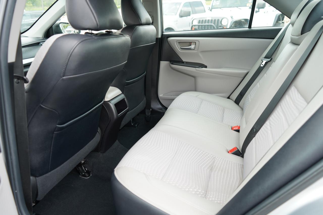 Toyota Camry 4dr Sdn I4 Auto XLE (Natl) 2015
