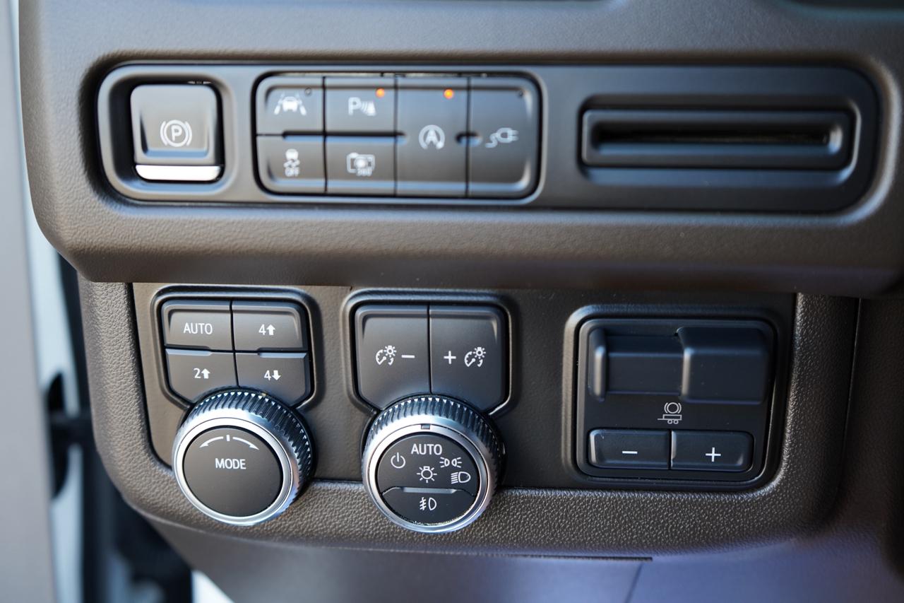 GMC Yukon XL 4WD 4dr SLT 2022