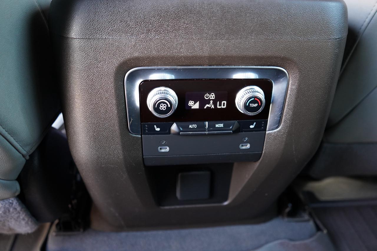GMC Yukon XL 4WD 4dr SLT 2022