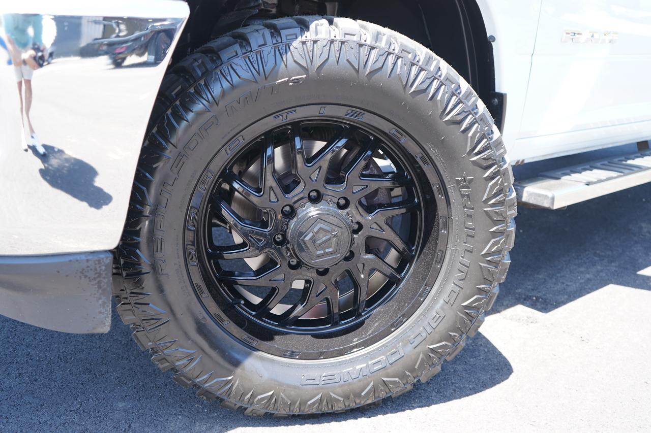 RAM 2500 Tradesman 4x4 Crew Cab 6'4" Box 2020