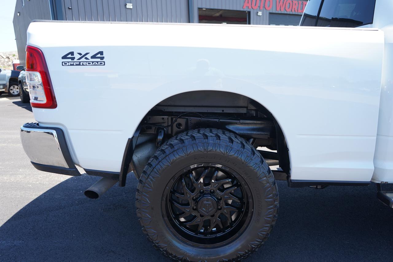 RAM 2500 Tradesman 4x4 Crew Cab 6'4" Box 2020