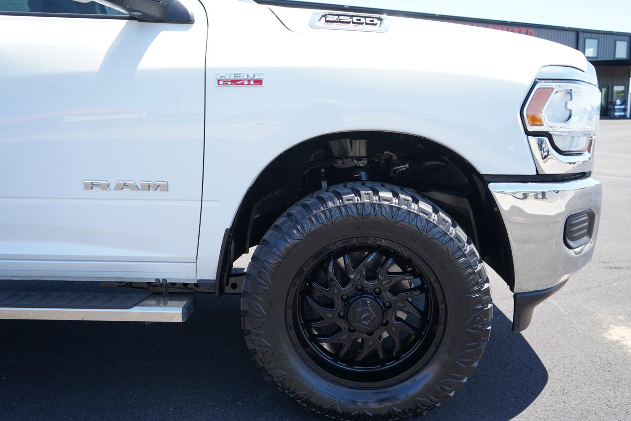 RAM 2500 Tradesman 4x4 Crew Cab 6'4" Box 2020