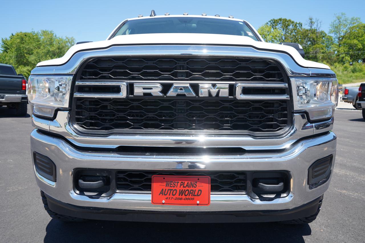 RAM 2500 Tradesman 4x4 Crew Cab 6'4" Box 2020