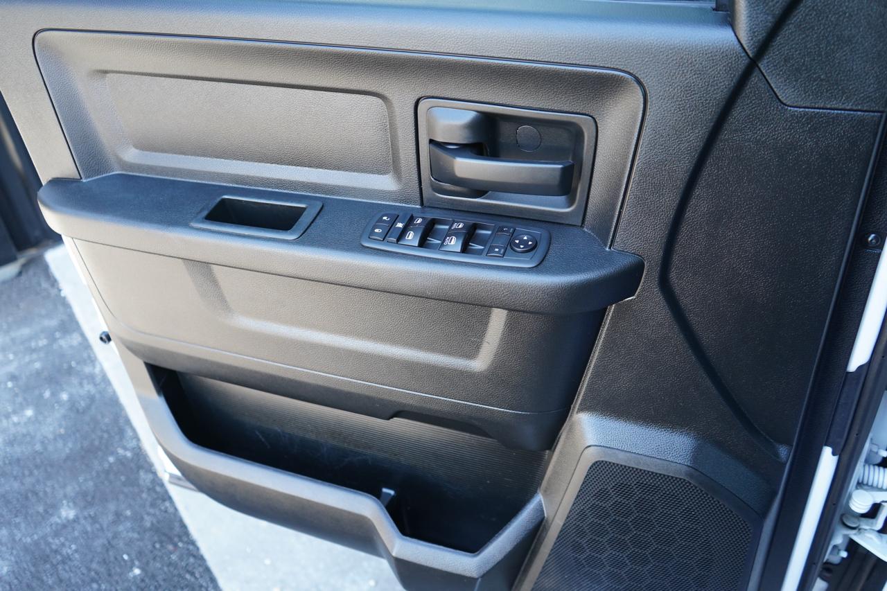 RAM 2500 Tradesman 4x4 Crew Cab 6'4" Box 2020
