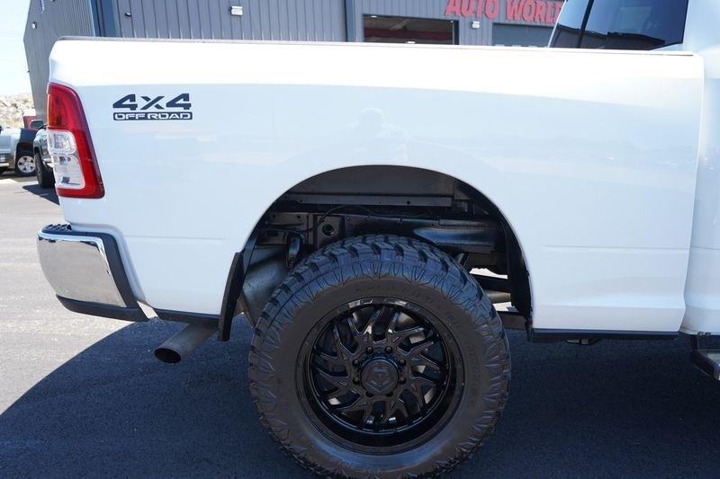 RAM 2500 Tradesman 4x4 Crew Cab 6'4" Box 2020