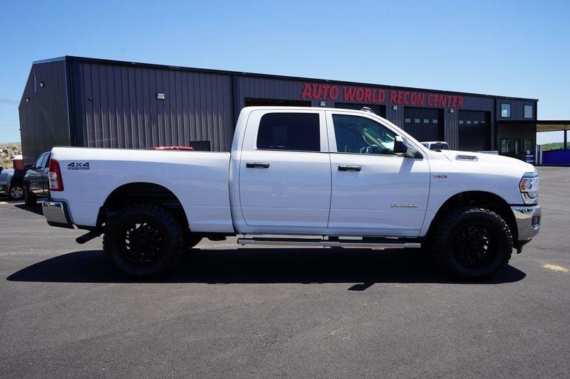 RAM 2500 Tradesman 4x4 Crew Cab 6'4" Box 2020