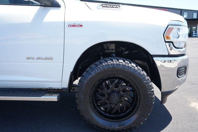 RAM 2500 Tradesman 4x4 Crew Cab 6'4" Box 2020