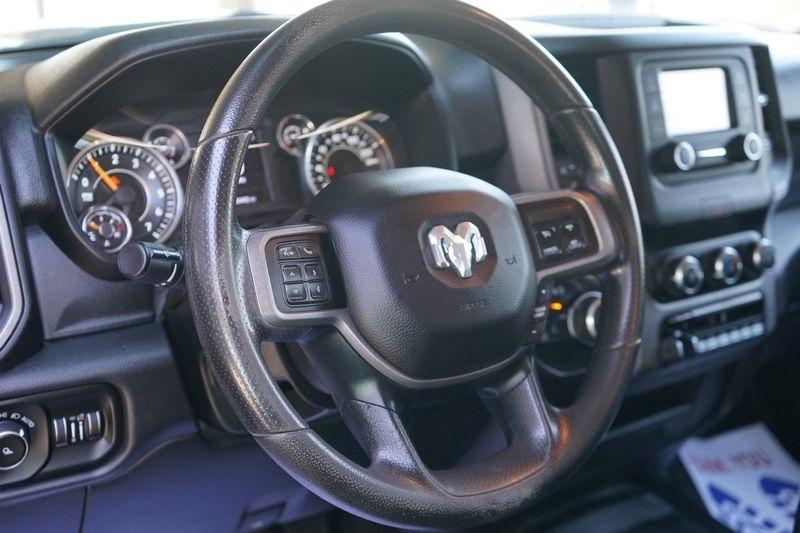 RAM 2500 Tradesman 4x4 Crew Cab 6'4" Box 2020