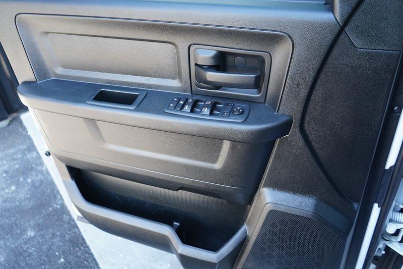 RAM 2500 Tradesman 4x4 Crew Cab 6'4" Box 2020