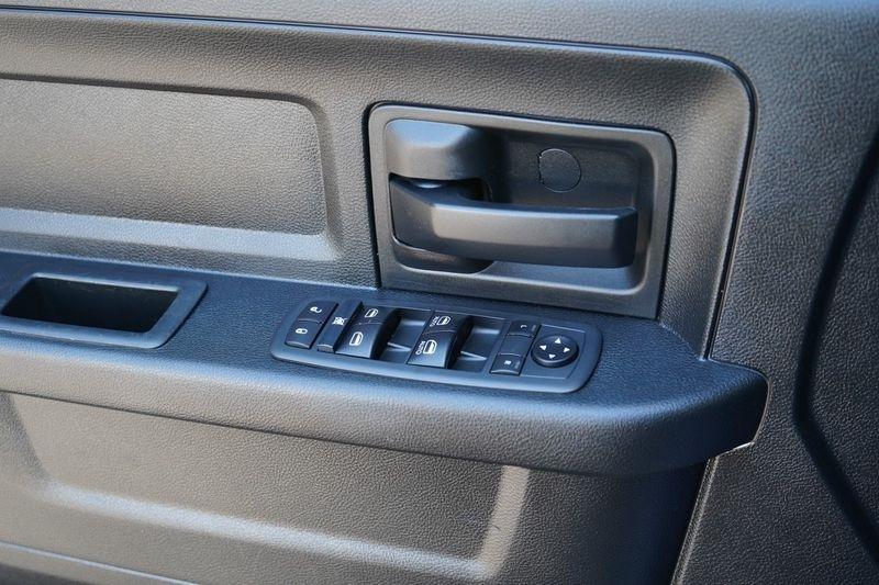 RAM 2500 Tradesman 4x4 Crew Cab 6'4" Box 2020